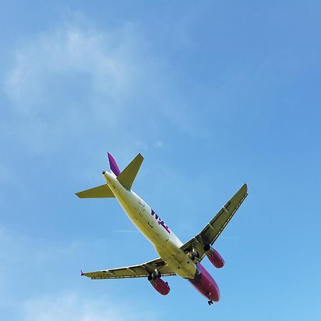 Airport Residence 3 オトペニ エクステリア 写真