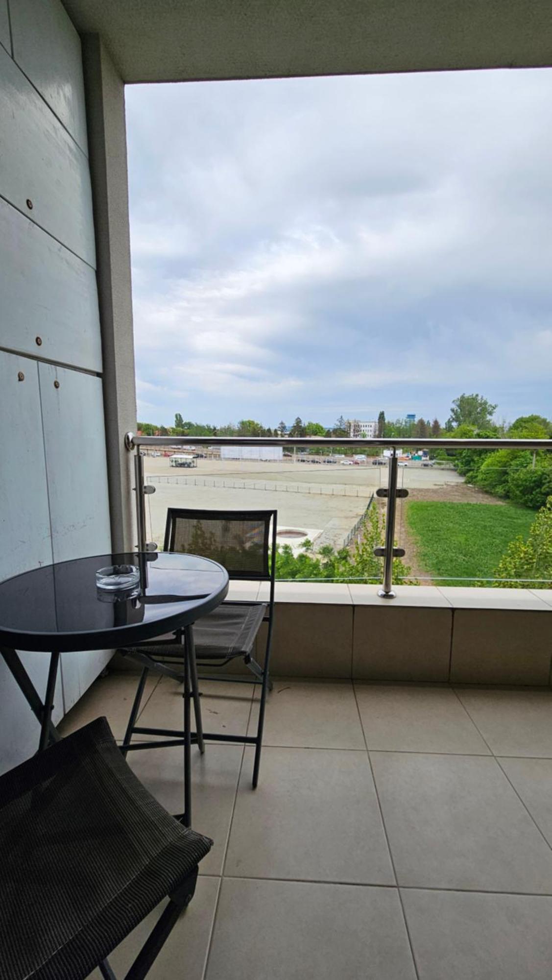 Airport Residence 3 オトペニ エクステリア 写真
